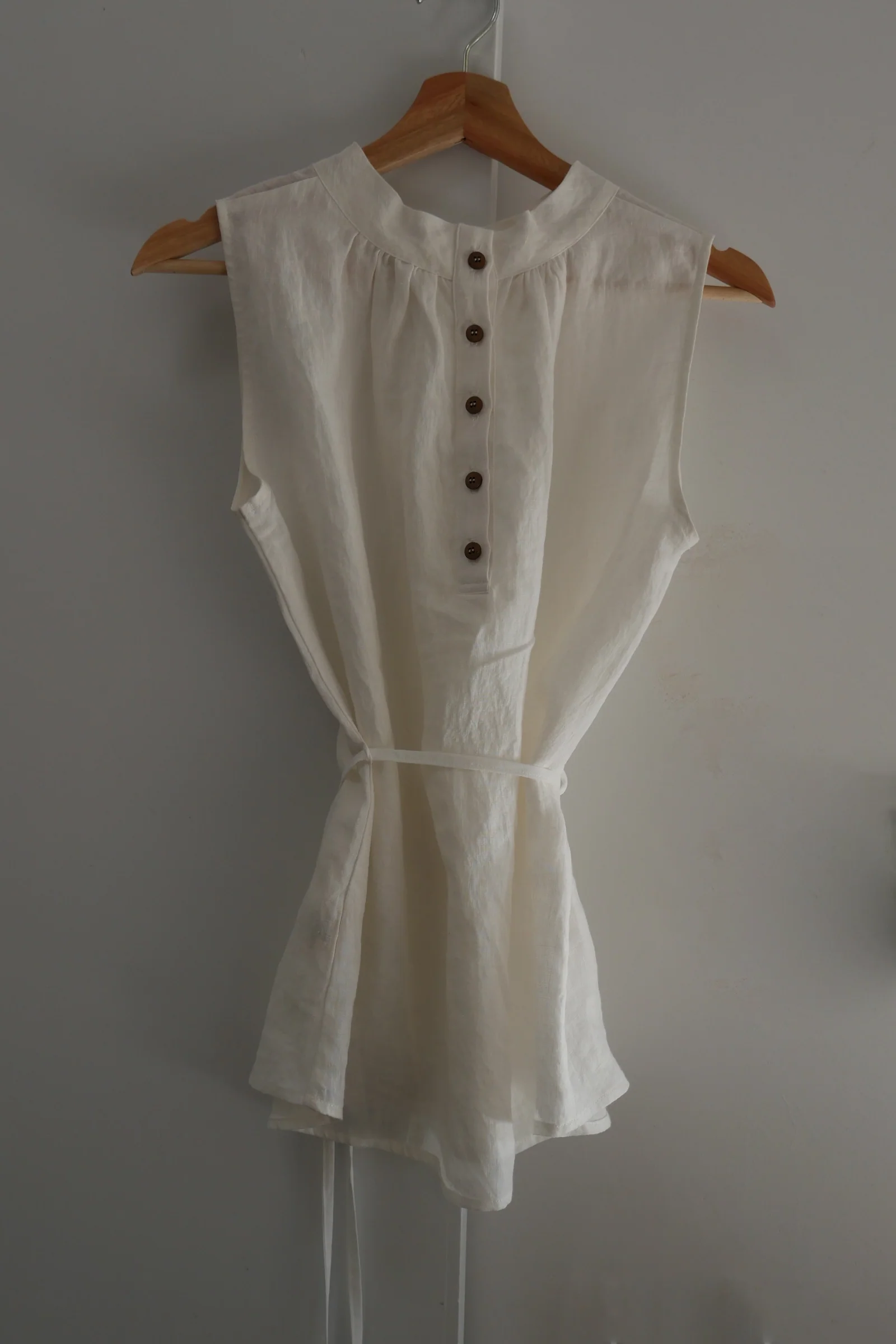 Hi Neck Top | White - Barbeachs